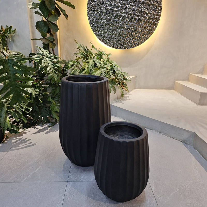 Modern Tall Ribbed Planter Pot – Decorative Indoor & Outdoor Flower Pot