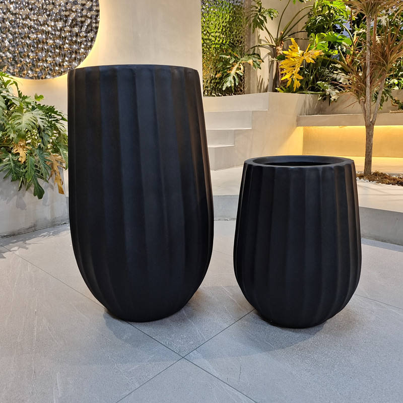 Modern Tall Ribbed Planter Pot – Decorative Indoor & Outdoor Flower Pot